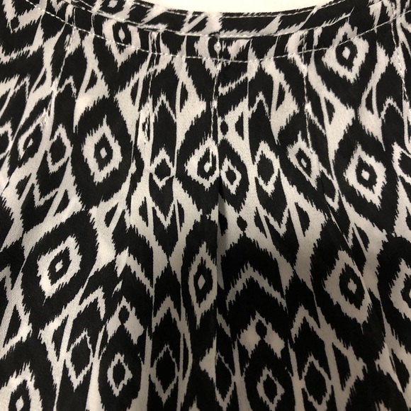 Torrid 3 Black/White Ikat Georgette  Swing Cami Tank Top - Picture 7 of 14